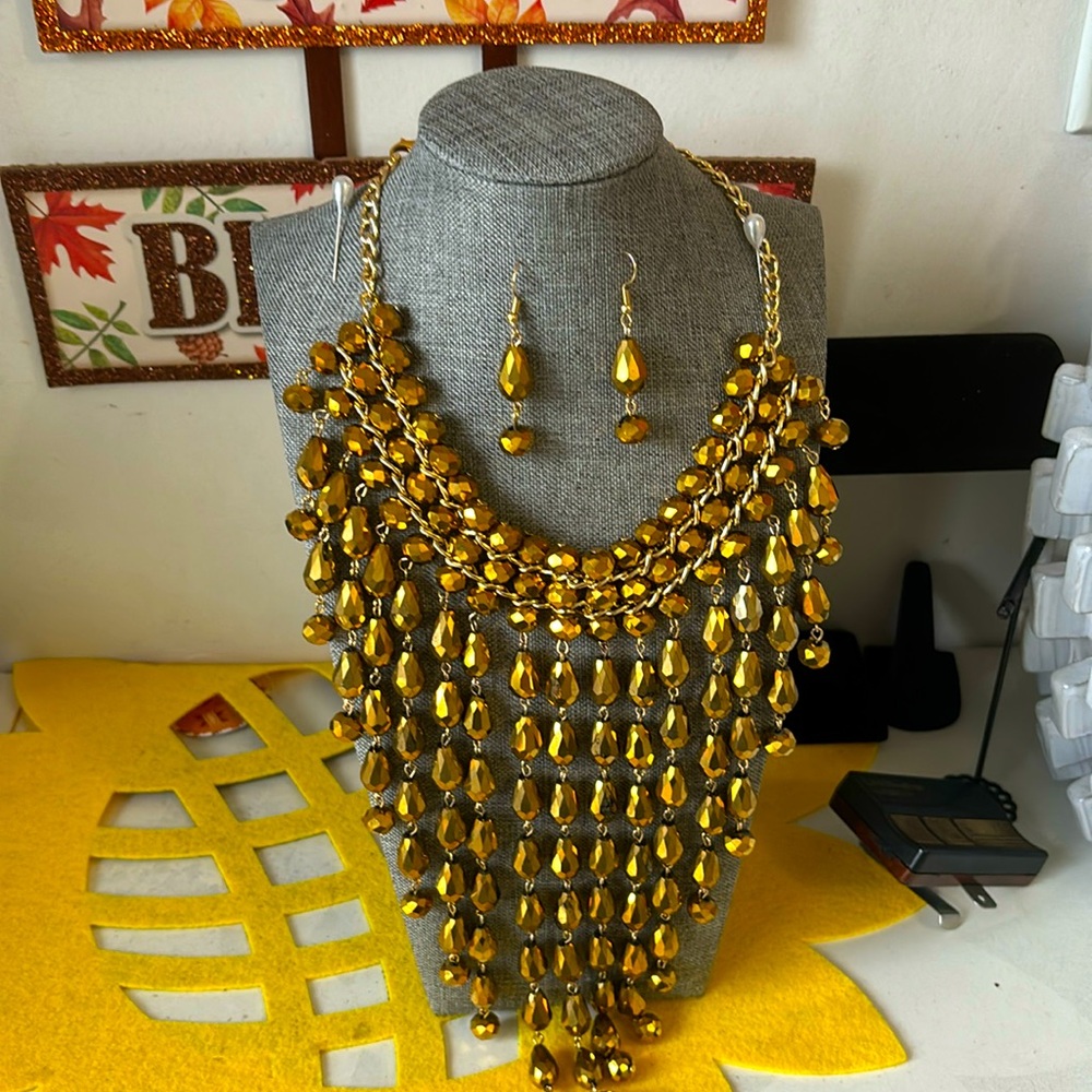 Collar cascada